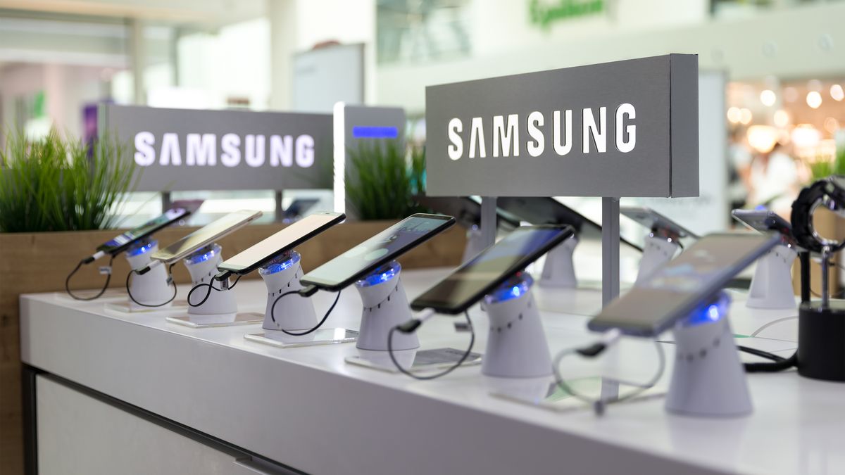 Samsung trápí nadbytek čipů. Provozní zisk připomíná krizové období